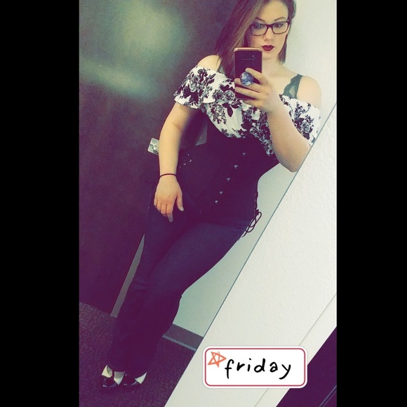 Meet your Posher, Hannah - Picture 4 of 5